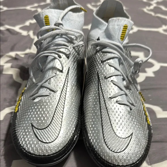Nike Silver and Yellow Athletic Shoes Nike | Shoes | Nike Livestrong Womens Size 75 Running Shoes  main image 2